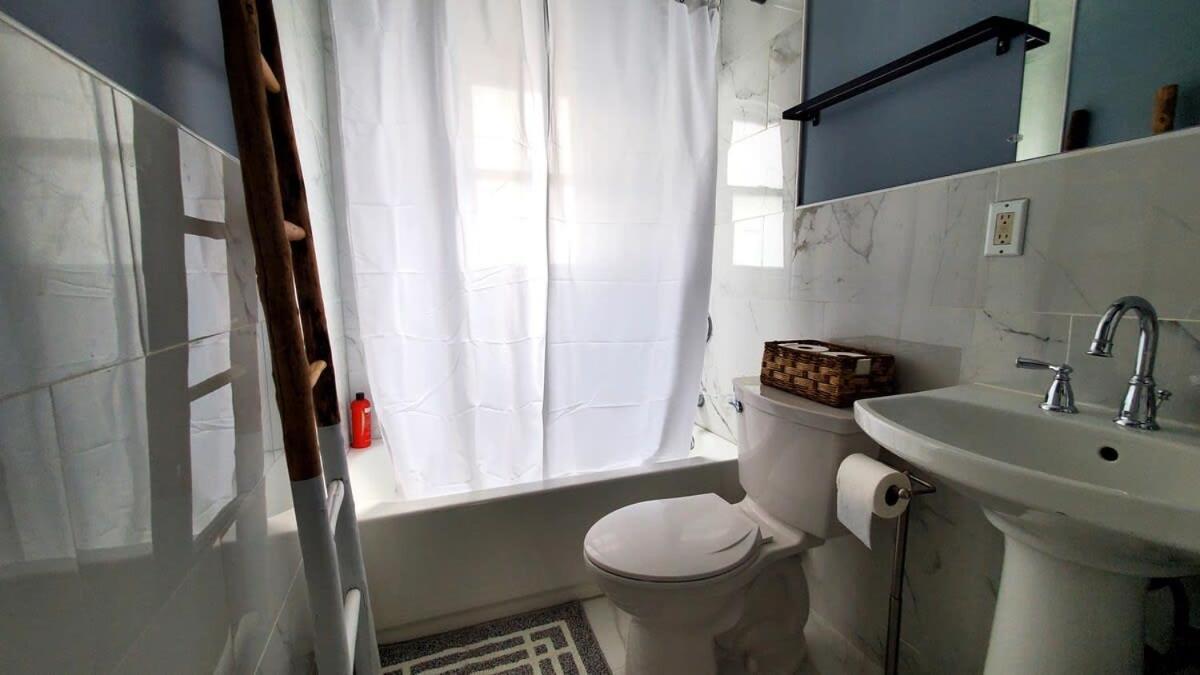 The Blue Sapphire 2Br 2 King Beds & Ample Backyard Daire Bridgeport Dış mekan fotoğraf